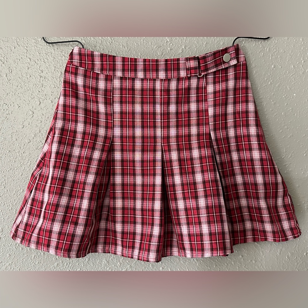 “ROMWE Red Plaid Pleated Mini Skirt - Size S - Side Zipper & Buckle”